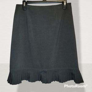 Adorable Larry Levine gray skirt, size 10